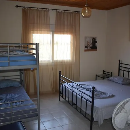 Villa , Huge Garden ,quiet House,bbq,near Beach