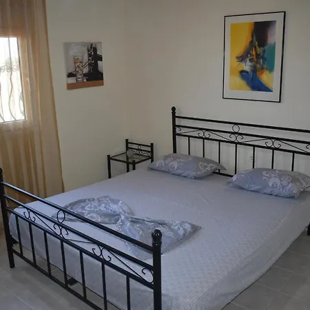 , Huge Garden ,quiet House,bbq,near Beach Villa