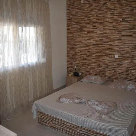 Villa , Huge Garden ,quiet House,bbq,near Beach *